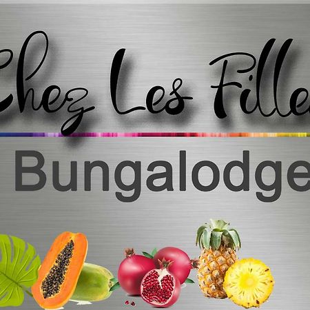 Chez Les Filles - Bungalodge Petite Île Exterior foto